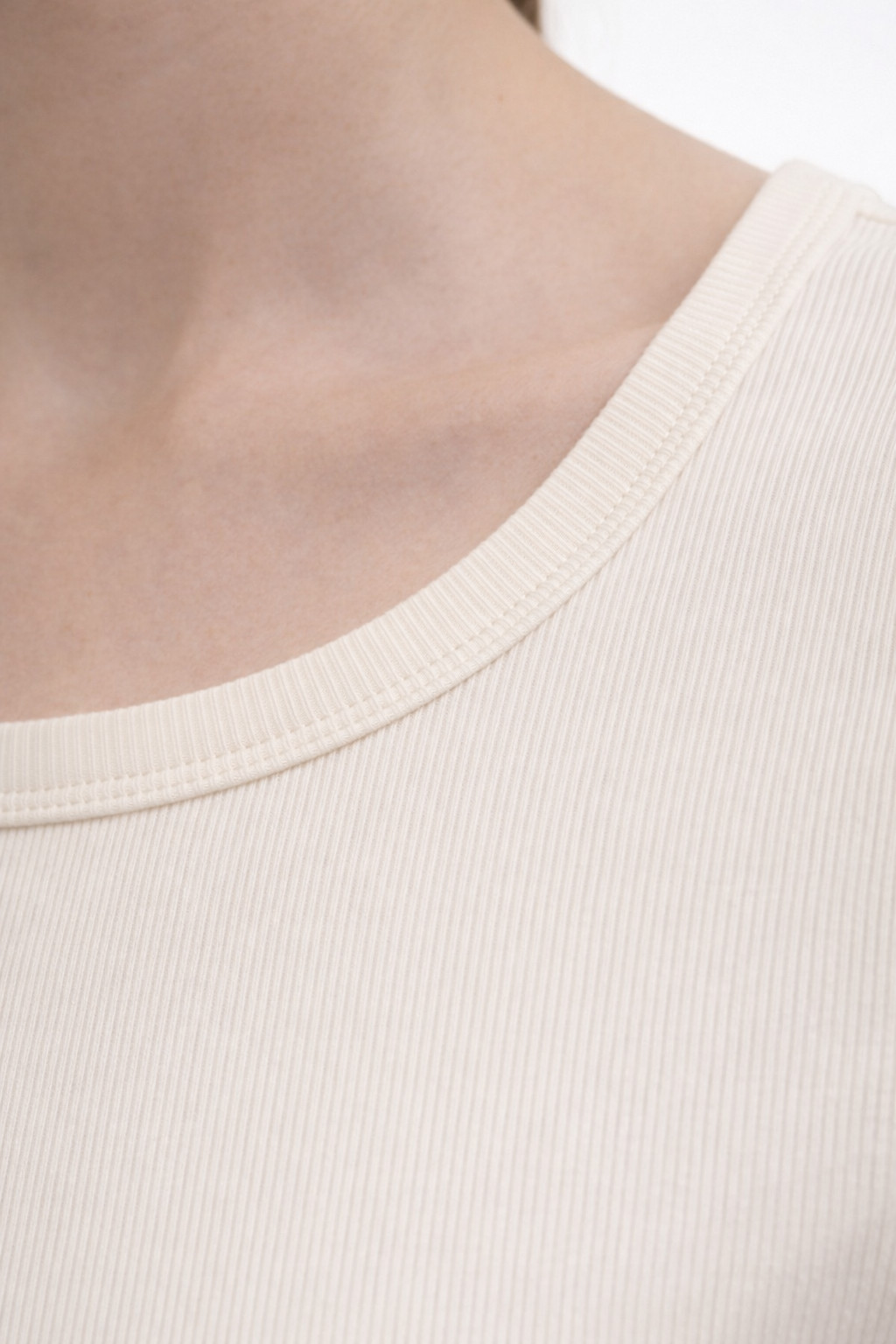 Women’s Ribbed Graphic Short-Sleeve Crop Top